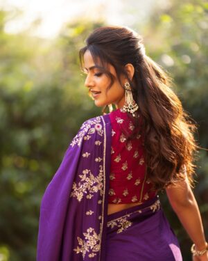 Vaishnavi Chaitanya Instagram - A festival of colors, kites, and celebration. Bhogi and Sankranti reminds us to rise higher and shine brighter.
Wishing you all a very happy bhogi and Sankranthi ❤️✨
#happy #bhogi #sankranti 

Styling @_being_mini_ 
Saree @issadesignerstudio 
Jewellery @necheliofficial 
Brand engagement @elevateadvertisingindia 
Makeup @makeupbysiva 
Hair @hairbyvenky 
Shot by @chinthuu_kliicks 
Outreach @kudipudivijaykumar97