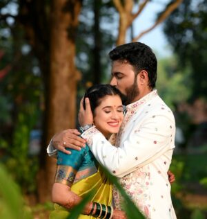 Vaishnavi Kalyankar Instagram - #kishnavi 
@kiran_gaikwad12 @vaishnavi.kalyankar.96 

Bride & groom makeup by : @mansimakeupstudio_ 
Hair : @sonish_makeovers 
Captured by : @clicker.ritesh 

#kishnavi #celebrity #makeupartist #celebritymakeupartist #enagagement #sawantwadi #palace #sawantwadipalace #bellongtogether #makeupbyme #destination #deatinationwedding  #marathi #marathimulgi #marathimulga #marathiwedding #maharashtra #actor #marathicelebrity