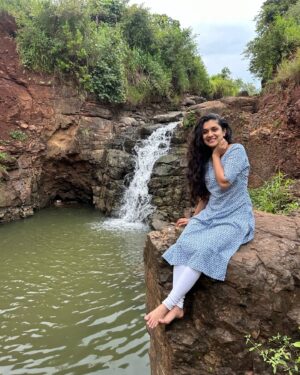 Vaishnavi Kalyankar Instagram - तुमच्याकडे आहे का एवढी मोठी कोल्हापुरी ??? 😀❤️

#Kolhapur #nature #holiday #majja