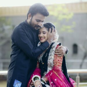 Vaishnavi Kalyankar Instagram - वर्ष सरले, डिसेंबर गेला,
हर्ष घेऊनी जानेवारी आला,
निसर्ग सारा दवाने ओला,
तिळगूळ घ्या आणि गोड गोड बोला
मकर संक्रांतीच्या संदेशरूपी गोड गोड शुभेच्छा!