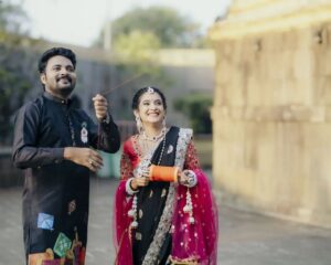 Vaishnavi Kalyankar Instagram - वर्ष सरले, डिसेंबर गेला,
हर्ष घेऊनी जानेवारी आला,
निसर्ग सारा दवाने ओला,
तिळगूळ घ्या आणि गोड गोड बोला
मकर संक्रांतीच्या संदेशरूपी गोड गोड शुभेच्छा!