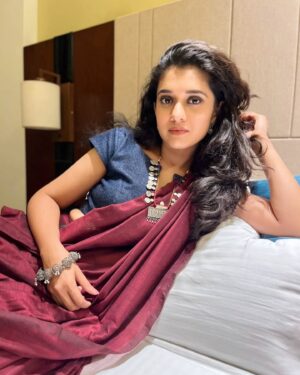 Vaishnavi Kalyankar Instagram - Saree may be a rainbow draped in cloud ✨️

Saree by @sadikaari.india 
Styling by @_____sneh_2802 

#saree #styling #design