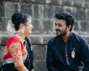 Vaishnavi Kalyankar Instagram - वर्ष सरले, डिसेंबर गेला,
हर्ष घेऊनी जानेवारी आला,
निसर्ग सारा दवाने ओला,
तिळगूळ घ्या आणि गोड गोड बोला
मकर संक्रांतीच्या संदेशरूपी गोड गोड शुभेच्छा!