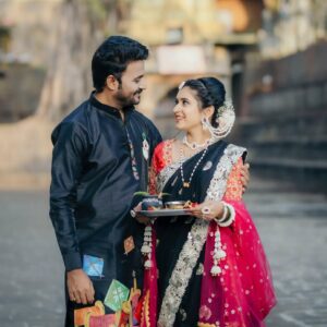 Vaishnavi Kalyankar Instagram - वर्ष सरले, डिसेंबर गेला,
हर्ष घेऊनी जानेवारी आला,
निसर्ग सारा दवाने ओला,
तिळगूळ घ्या आणि गोड गोड बोला
मकर संक्रांतीच्या संदेशरूपी गोड गोड शुभेच्छा!