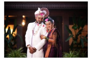 Vaishnavi Kalyankar Instagram - सहचारिणी ❤️

Mr. & Mrs. Gaikwad

🎥 @mangalyamfilms 
🏰 @thesawantwadipalace
👕 @modern_vastra_saj 
💄 @mansimakeupstudio_