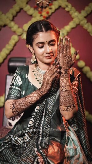 Vaishnavi Kalyankar Instagram - 💚✨️

Beautiful mehandi by @mehendi.artist.prachi

Videography by @ninad_sawant_11 

Videography by @vishal_palav_photography_1 

Edited by @ninad_sawant_11