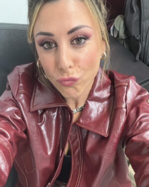 Valeria Ros Instagram - Outfits y makeup LA REVUELTA 💖 @virginia_mcarnino @carpantis