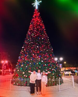 Valery M. Ortiz Instagram - Whew! Juuust got this Christmas post done before the New Year! 😅 Time is flying and the days have been full. LA ~> FL ~> CHI ~> LA It truly went too fast. 😔 Chicago   New Years post before February! 😅🤣