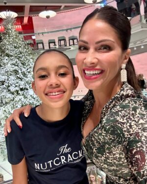 Valery M. Ortiz Instagram - Whew! Juuust got this Christmas post done before the New Year! 😅 Time is flying and the days have been full. LA ~> FL ~> CHI ~> LA It truly went too fast. 😔 Chicago   New Years post before February! 😅🤣