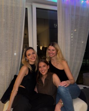 Vanessa Aleksander Instagram - świeć gwiazdeczko świeć by arka noego playing in the bg // (w zeszłym spóźniłam się z bożonarodzeniowym postem, więc uznałam, że w tym roku będę pierwsza lol) #merrychrysler #fotośmietnik #święta 🎄❤️