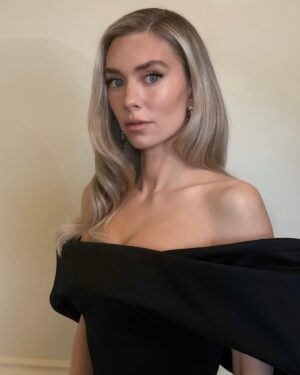 Vanessa Kirby Instagram - Thank you @bafta 🤍
@celine 
@cartier 
@lancomeofficial 

And thank you for happiest time my dreamies. You’re amazing. 
@andrewmukamal 
@brycescarlett 
@missjobaker