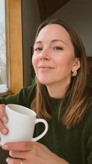 Vanessa Pilon Instagram - En janvier, êtes-vous en mode motivation, ou plutôt en mode dormance, comme la nature? 💤

Pour bien commencer l’année et vous aider à retrouver l’équilibre,  on vous offre un p’tit rabais de 15% sur le site d’ @avrilsante pour faire le plein de vos produits préférés, avec le code « VANESSA15 ». (Minimum d’achat de 100$)

Voici mes suggestions:
❄️ Bouillon d’os @organikahealth 
❄️ Huile de foie de morue @nordicnaturals 
❄️Vaporisateur à la propolis de @beekeepers_naturals 
❄️Matcha décaféiné de @domatcha 

Vous, c’est quoi votre produit préféré pour traverser l’hiver? 💛 #pub