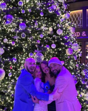 Vanessa Silva Instagram - This has probably been the hardest Christmas away from home in the last couple years… still we managed to make the best out of it 🎄♥️ never forget what this season is about 🙏🏽
