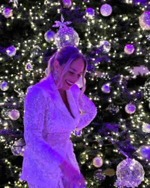 Vanessa Silva Instagram - This has probably been the hardest Christmas away from home in the last couple years… still we managed to make the best out of it 🎄♥️ never forget what this season is about 🙏🏽