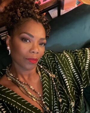 Vanessa Williams Instagram - @afrodesiacworldwide Afroconic! AfroSoul! AfroAmerican! Black woman…resting!