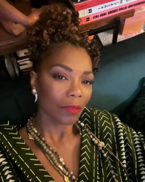 Vanessa Williams Instagram - @afrodesiacworldwide Afroconic! AfroSoul! AfroAmerican! Black woman…resting!
