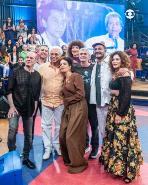 Vanessa da Mata Instagram - Sábado é dia de celebrar a elegância do samba! 🎶✨ Um #AltasHoras especial em homenagem a @paulinhodaviola vem aí, com música de qualidade e convidados especiais: ​

@neymatogrosso​
@vanessadamata ​
@criolomc ​
 @ceu ​

Não dá pra perder, na tela da Glô.📺