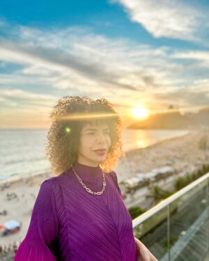 Vanessa da Mata Instagram - 🌞 Bom dia, boa tarde no seu pomar! Quantas coisas aconteceram desde q a terra deu essa volta imensa no sol. Meu aniversário cercada de amigos de verdade, gente que eu amo, que me ama! 

Centenas de mensagens de aniversário em todas as redes. Obrigada pelo carinho, passarinhos! Ele é recíproco. 🌹🐦