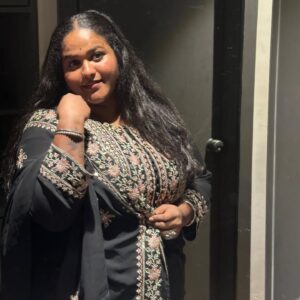 Vanita Kharat Instagram - कभी तो आसमाँ से चाँद उतरे जाम हो जाए,
तुम्हारे नाम की इक ख़ूब-सूरत शाम हो जाए😌

बशीर बद्र
.
.
.
.
📸 @cidramatic 😍