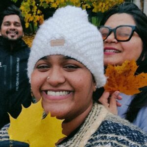 Vanita Kharat Instagram - "no map needed when you're with friends.
Just Follow the laughter."💫🫂🌟
Unforgettable London memories ❤️👫✈️
.
.
.
.
.
.
#londondiaries 
#dostonkeduniyadaarimainhaseenmerizindagi 
#unforgotablememories😘😘