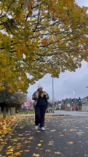Vanita Kharat Instagram - Autumn got me feeling filmy 🍁🍂
.
.
.
.
.
.
.

#london #autumn #love #happiness