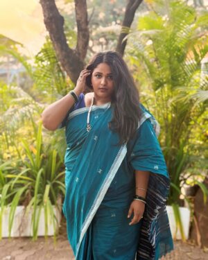Vanita Kharat Instagram - Desi वातावरण 🌸

@vishmicreation thank you so much ❤️😍
ह्या सुंदर साडीसाठी.तुमचं कलेक्शन फारचं कमाल आहे ❤️