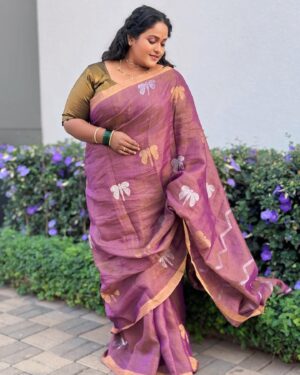 Vanita Kharat Instagram - रीत ही ,प्रीत ही उमजेना 
जडला का जीव हा समजेना 🌸

.
.
.
.
.
📸 @im_gaurav_more20 😍

Beautiful saree by - @vishmicreation my all time favourite ❤️❤️❤️

Jewellery- @hirkaniarts ❤️❤️