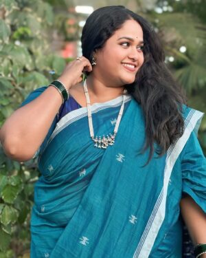 Vanita Kharat Instagram - Desi वातावरण 🌸

@vishmicreation thank you so much ❤️😍
ह्या सुंदर साडीसाठी.तुमचं कलेक्शन फारचं कमाल आहे ❤️