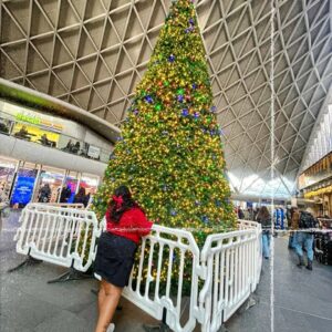Vanita Kharat Instagram - MERRY CHRISTMAS 🎄🧁🎪🔔🎊🎄🌟

"Let this Christmas be a
 time of reflection. love, and gratitude"❤️ 
.
.
.
.
.
.
#chirstmas
#happiness
#positivevibes 
#love 
#londondiaries