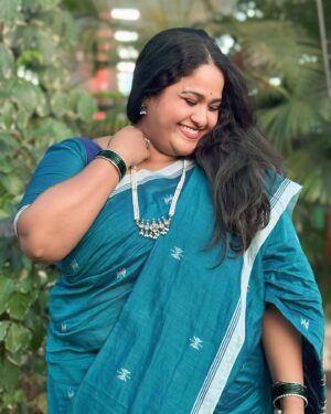 Vanita Kharat Instagram - Desi वातावरण 🌸

@vishmicreation thank you so much ❤️😍
ह्या सुंदर साडीसाठी.तुमचं कलेक्शन फारचं कमाल आहे ❤️