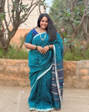 Vanita Kharat Instagram - Desi वातावरण 🌸

@vishmicreation thank you so much ❤️😍
ह्या सुंदर साडीसाठी.तुमचं कलेक्शन फारचं कमाल आहे ❤️