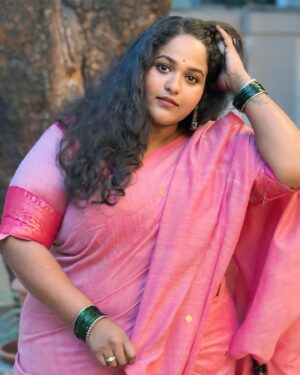 Vanita Kharat Instagram - 🌸🕊️
.
.
.
📸 @esha__dey love you 😘