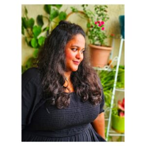 Vanita Kharat Instagram - Serving looks and punchlines, all in one day! 💁🏽‍♀️🖤 

.
.
.
.
📸 @akshay_nagpure
.
#humormode #slaytheday 
#allblackeverything 
#favcolour