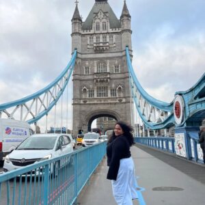 Vanita Kharat Instagram - "pose aise Diya hai,jaise bridge ne
Mere liye hi backdrop banaya ho!
😌"
.
.
.
.
.
.
📸 @parabshivali 😍

#london #mhjliveinuk #towerbridge #loveyourself #brownbeauty