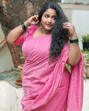 Vanita Kharat Instagram - 🌸🕊️
.
.
.
📸 @esha__dey love you 😘
