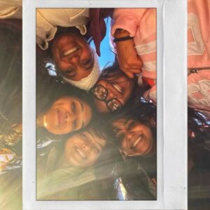 Vanita Kharat Instagram - "no map needed when you're with friends.
Just Follow the laughter."💫🫂🌟
Unforgettable London memories ❤️👫✈️
.
.
.
.
.
.
#londondiaries 
#dostonkeduniyadaarimainhaseenmerizindagi 
#unforgotablememories😘😘