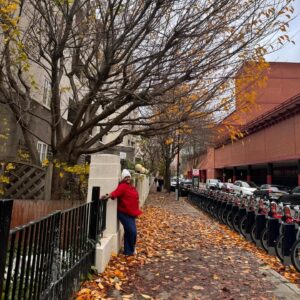 Vanita Kharat Instagram - It's time to love....
It's fall! Fall in love!
.
.
.
.
.
📸 @parabshivali🍁

#london
#autumn #fallinlove #winter
