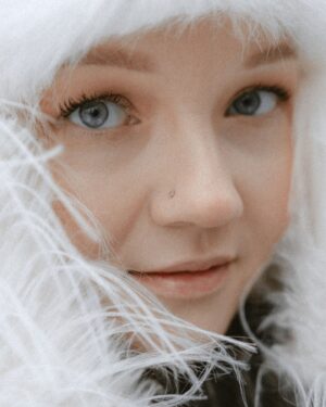 Varvara Shcherbakova Instagram - Надо успеть выложить все эти фоточки, пока ещё зима❄️

Томная или задорная девчонка? Всё-такиииии… ВЫБИРАЕМ