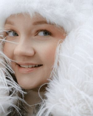 Varvara Shcherbakova Instagram - Надо успеть выложить все эти фоточки, пока ещё зима❄️

Томная или задорная девчонка? Всё-такиииии… ВЫБИРАЕМ