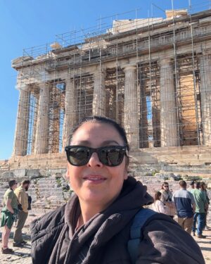 Vasiliki Andritsou Instagram - Βόλτα στην Ακρόπολη.. νιώθω σα να είμαι σπίτι μου, μου είπε η Ανθένια.. τι χαρά💖