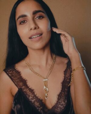 Veebha Anand Instagram - 🍫 🍫

Muah @blush_on_by_shrutishah @the_hair_flares 
Jewelry @timelessjewelsby_s