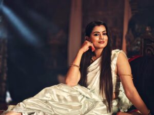 Veena Ponnappa Instagram - Embrace the Elegance within You ✨️ 

@veena_ponnappa_vnaa ❤️👑

#veena #veenaponnappa #sandalwood #kannadaactress #queen #serials #royal #kannadaserials #elegant #teluguserials #starmaa #kannadamovies #actor #actorlife #newlook #kannadaactor #newmakeover #movieshoot #happyme #newbeginnings #shootmode
