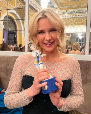 Veronica Ferres Instagram - Ready to go. ✨

Auf dem Weg zum Bayerischen Filmpreis. Letztes Jahr hatte ich die Ehre, den Ehrenpreis entgegen zu nehmen. 

Ich freue mich auf einen schönen Abend. ☺️

#bayerischefilmpreis