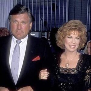 Vicki Lawrence Instagram - Today would have been our 50th wedding anniversary. I miss him so😢💕
