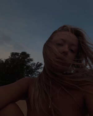 Victoria Agalakova Instagram - дни шелестели один за другим чистыми листами