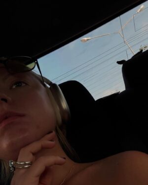 Victoria Agalakova Instagram - когда удовольствие истощает человека, он приходит к убеждению, что сам истощил всякие запасы удовольствия. и потом он с мрачным видом заявляет, что ничего не способно удовлетворить человеческое сердце.