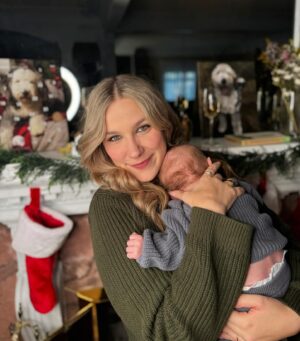 Victoria Charlton Instagram - MOTHER Christmas 🥂🌲