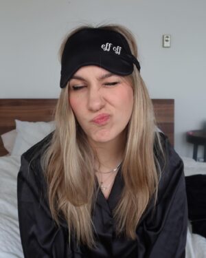 Victoria Charlton Instagram - L’année où tous mes rêves se sont réalisés, 
que la vie a pris son sens 
et que l’amour va faire exploser mon cœur ❤️

2024 : la maternité, les défis, l’écriture, le fleuve, la passion et la famille 
Je suis prête pour la suite ✨
