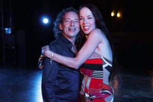 Victoria Onetto Instagram - “Quién soy yo – Filosofía clandestina”, de Fabián Vena, regresó al @t.auditorium con una función a sala llena. ✨ 

Una comedia fascinante, con una brillante dirección del propio @fabianvenaestudio y música original que atraviesa toda la obra. 🎭🎶 

Sigamos disfrutando del teatro en Mar del Plata .
Conocé todos los espectáculos para que disfrutes esta temporada en el link de mi bio.

¡Te esperamos! 🌊

#LaFelicidadDeCompartir #Verano2025 #MarDelPlata #BuenoBonitoBonaerense #80A

@kicillofok @provinciaba @crisalvarezrod @jesil_rey @buenosairescultura @fsaintout