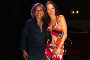 Victoria Onetto Instagram - “Quién soy yo – Filosofía clandestina”, de Fabián Vena, regresó al @t.auditorium con una función a sala llena. ✨ 

Una comedia fascinante, con una brillante dirección del propio @fabianvenaestudio y música original que atraviesa toda la obra. 🎭🎶 

Sigamos disfrutando del teatro en Mar del Plata .
Conocé todos los espectáculos para que disfrutes esta temporada en el link de mi bio.

¡Te esperamos! 🌊

#LaFelicidadDeCompartir #Verano2025 #MarDelPlata #BuenoBonitoBonaerense #80A

@kicillofok @provinciaba @crisalvarezrod @jesil_rey @buenosairescultura @fsaintout